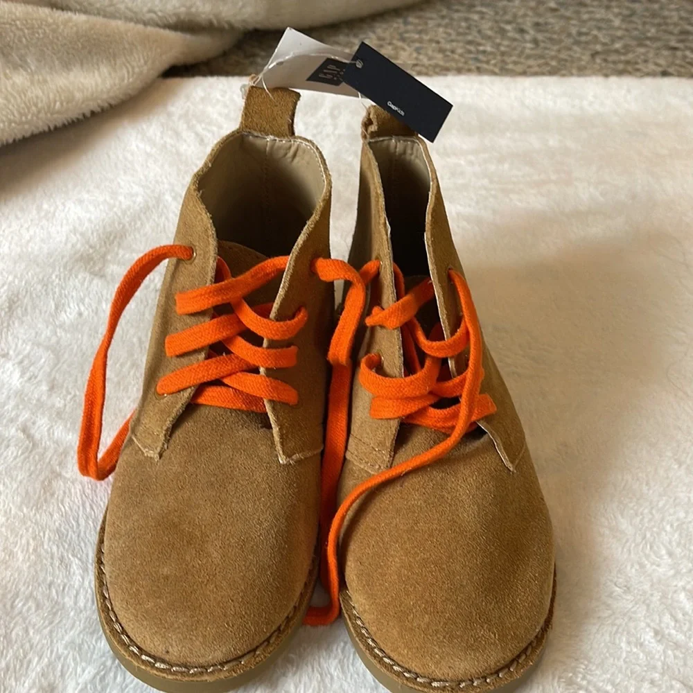 NWT GAP KIDS TAN SUEDE LEATHER CHUKKA BOOTS RUBBER SOLES KID 13 NEW